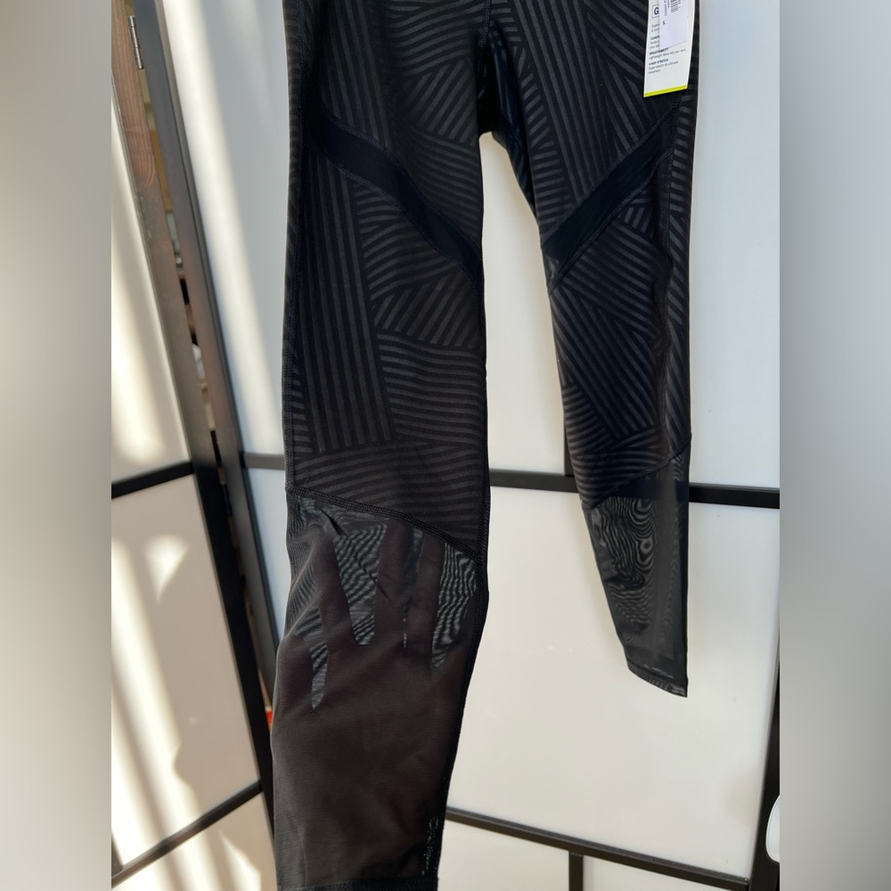 NWT Old Navy Mid-Rise 7/8 Ankle Length Go Dry Athletic Leggings Small Black - Picture 6 of 9
